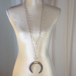 Jewelry..Costume Necklace